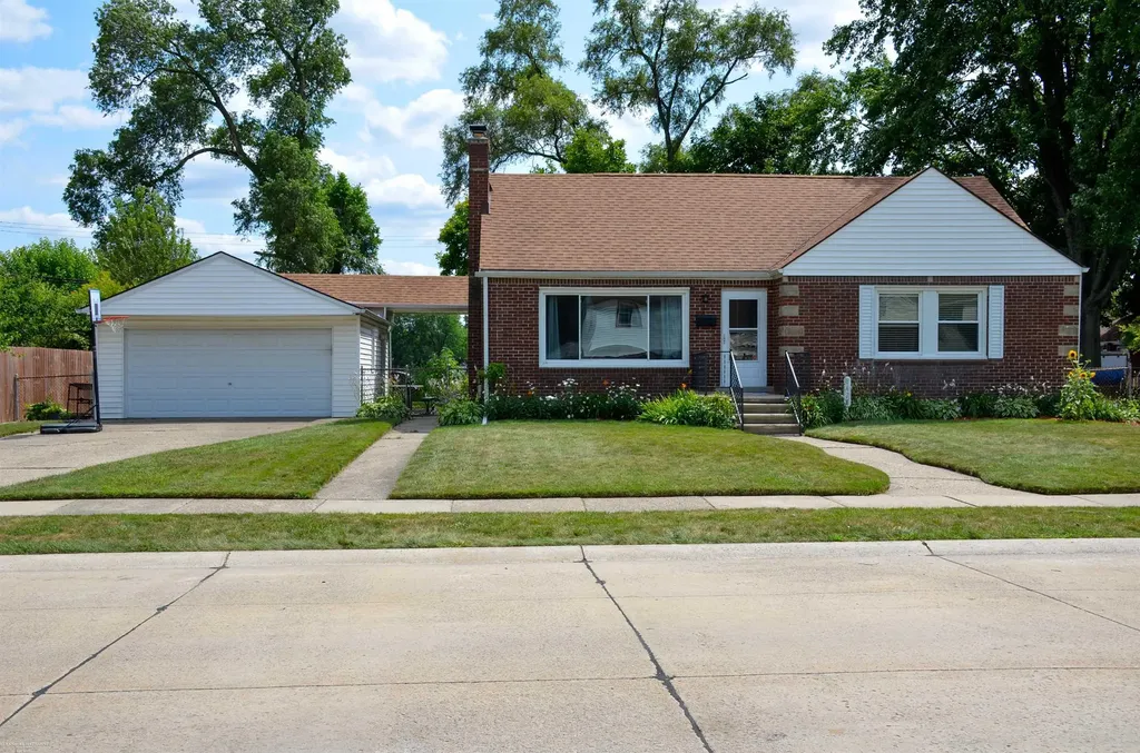 8474 Harding Street Center Line City MI 48015