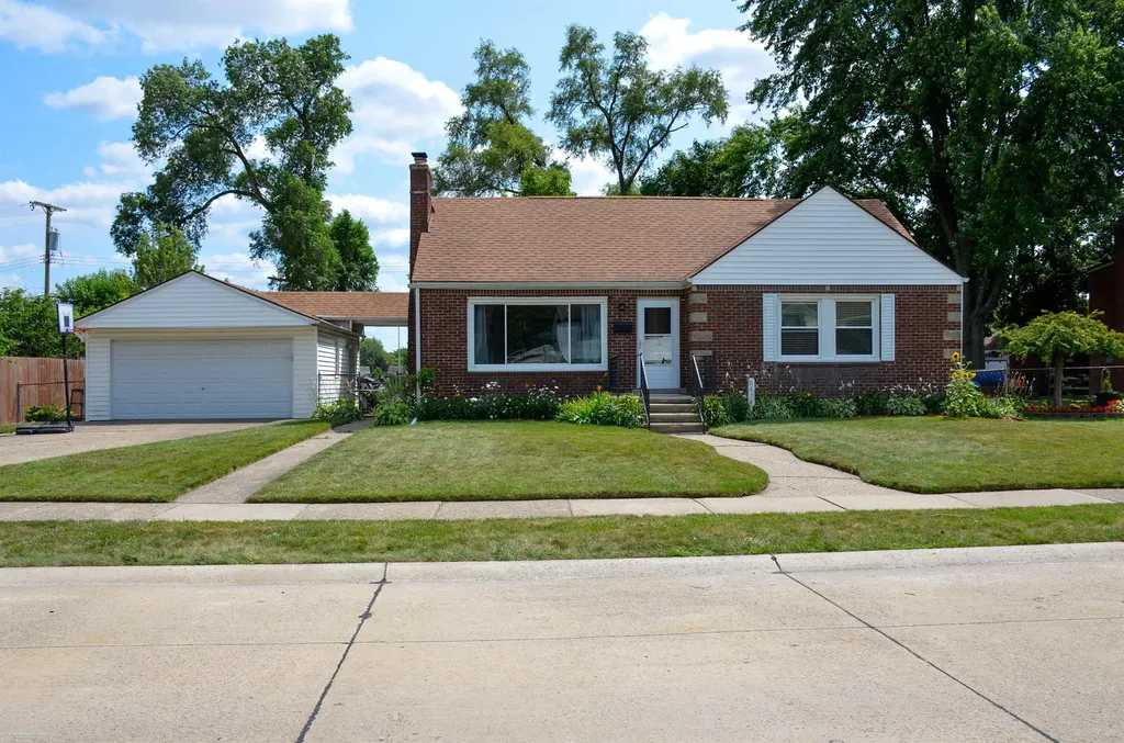8474 Harding Street Center Line City MI 48015