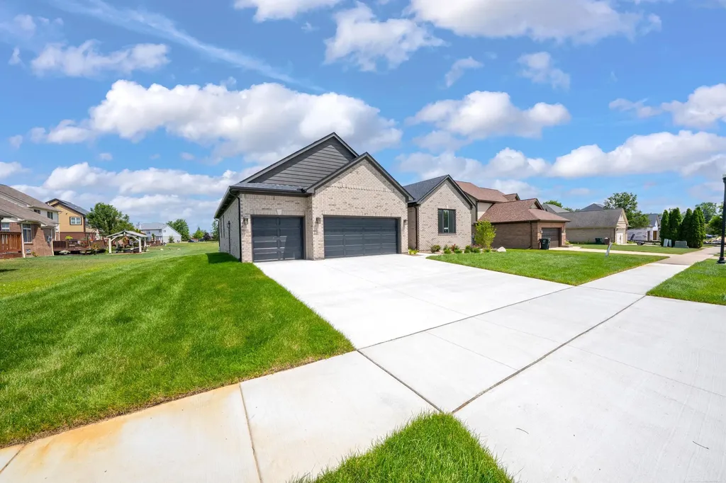 1073 Williamson Circle Pontiac City MI 48340