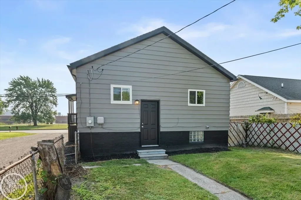 2635 24th Street Port Huron City MI 48060