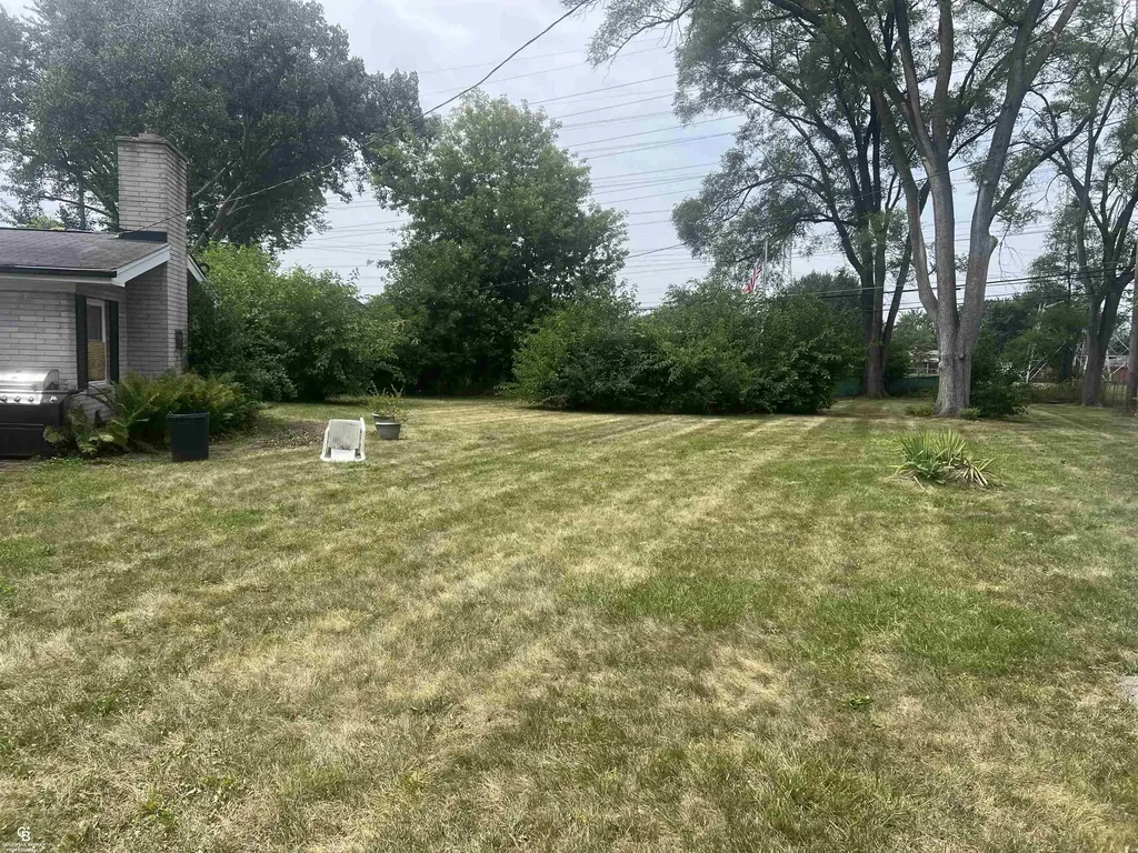 29581 Newport Drive Warren City MI 48088