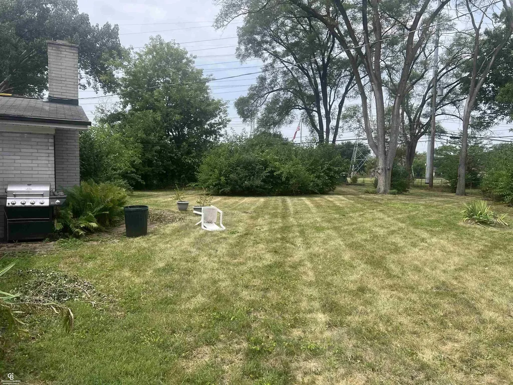 29581 Newport Drive Warren City MI 48088