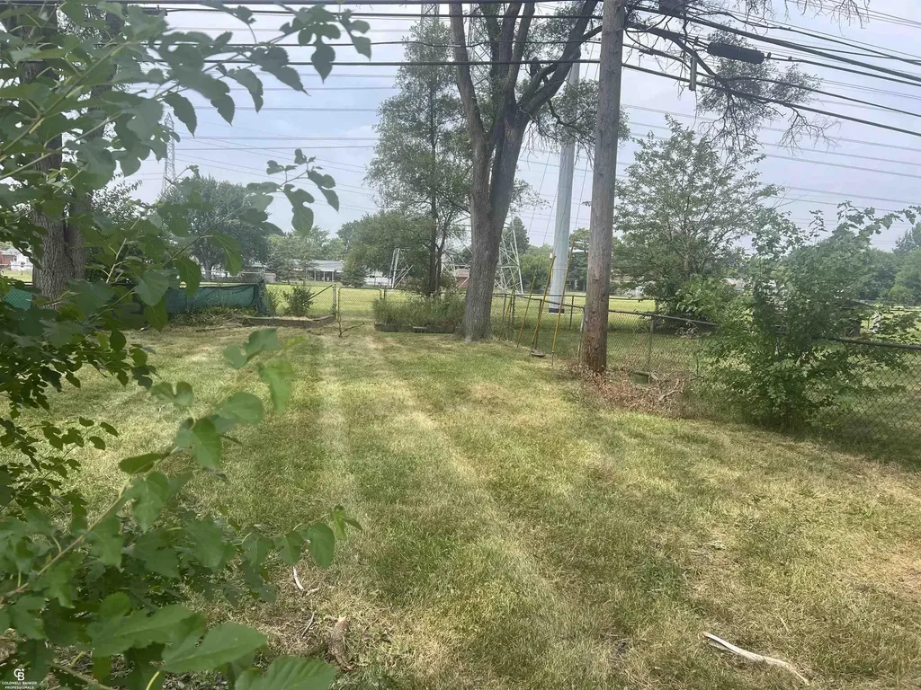 29581 Newport Drive Warren City MI 48088