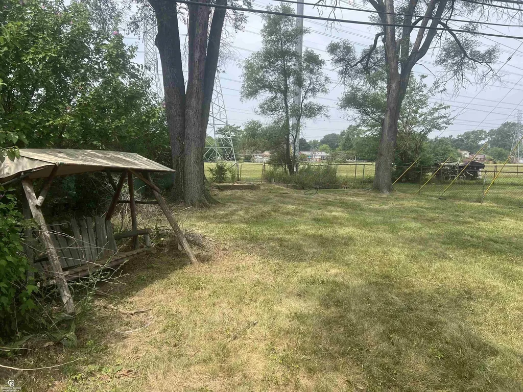 29581 Newport Drive Warren City MI 48088