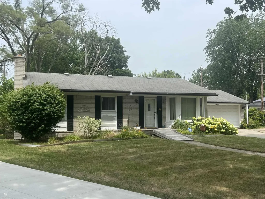29581 Newport Drive Warren City MI 48088