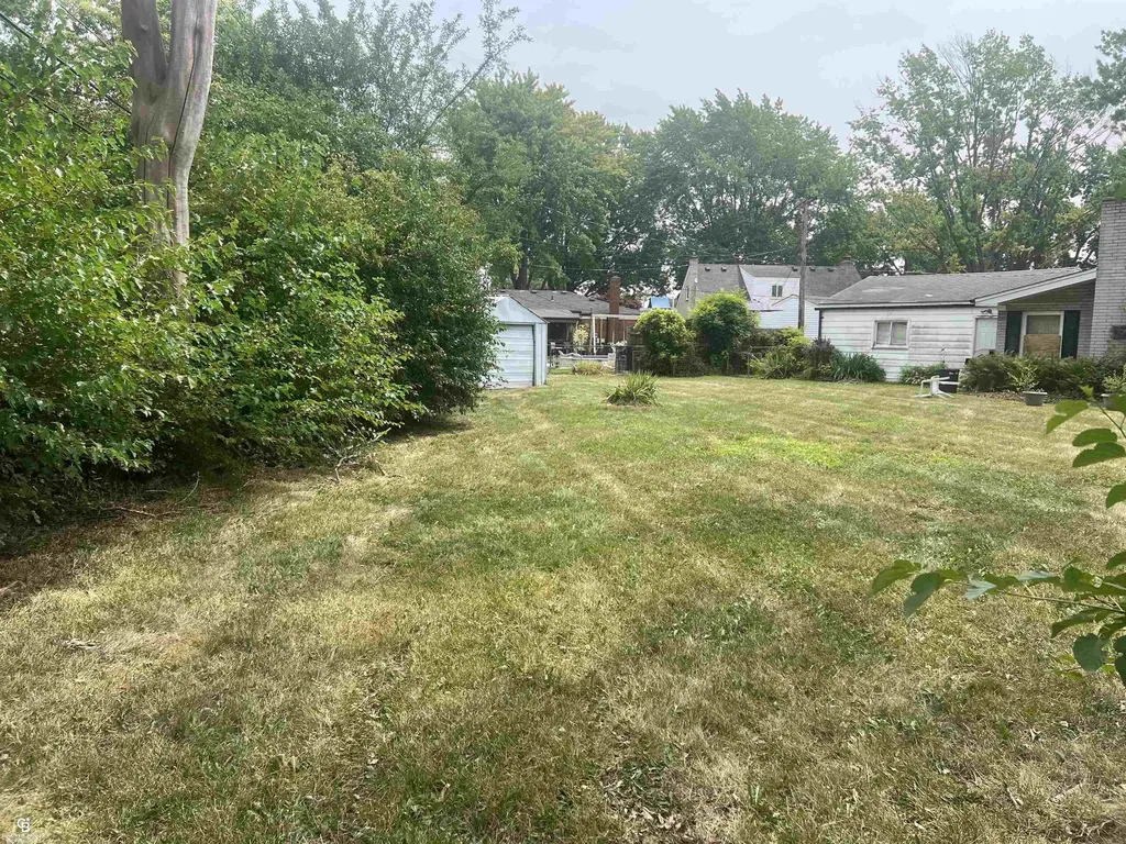 29581 Newport Drive Warren City MI 48088