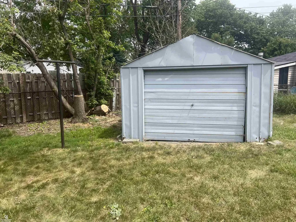 29581 Newport Drive Warren City MI 48088