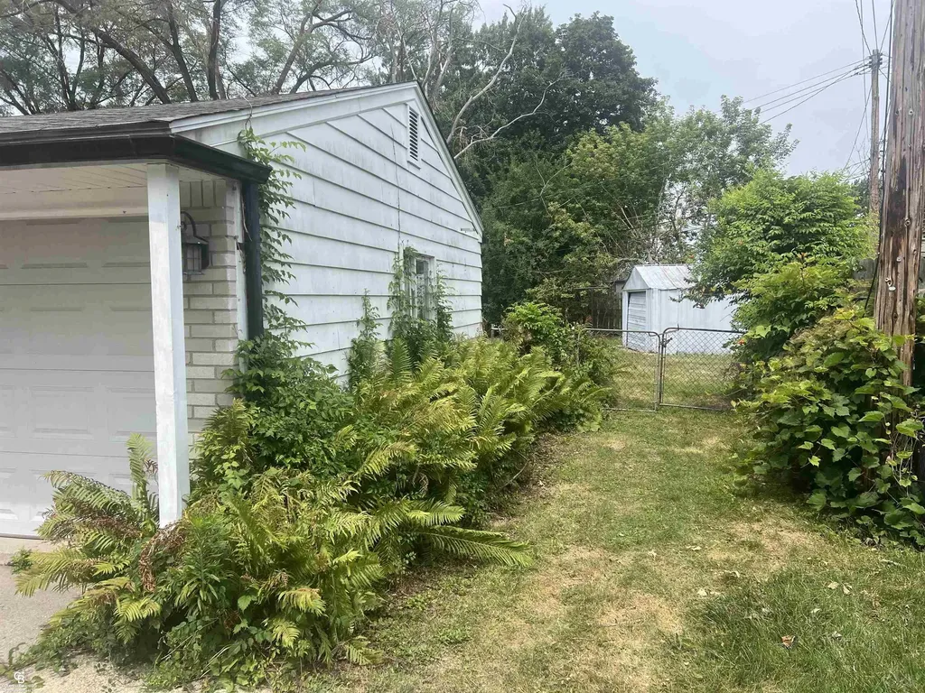 29581 Newport Drive Warren City MI 48088