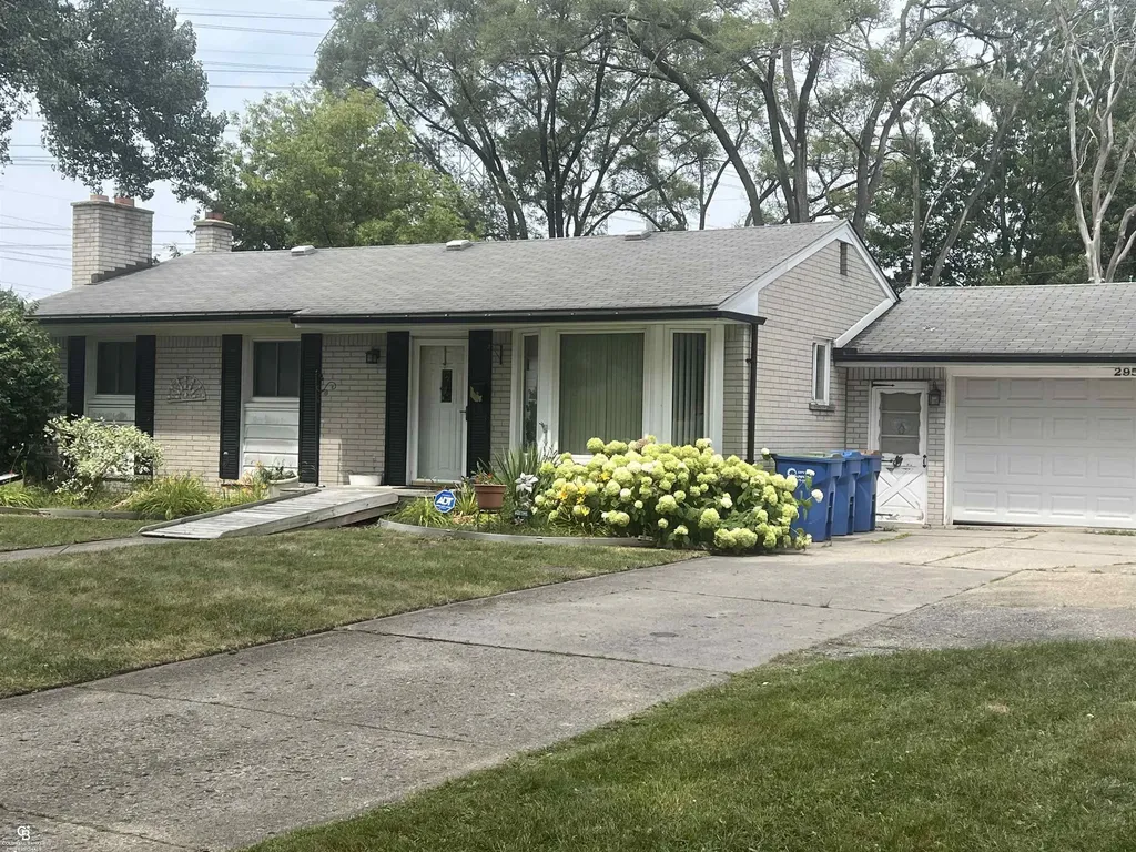 29581 Newport Drive Warren City MI 48088