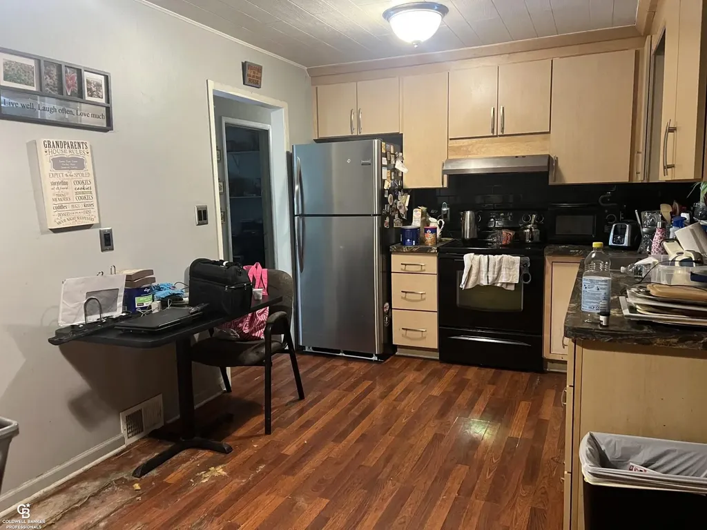 29581 Newport Drive Warren City MI 48088