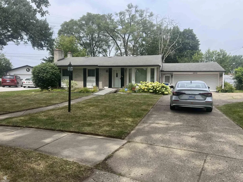 29581 Newport Drive Warren City MI 48088