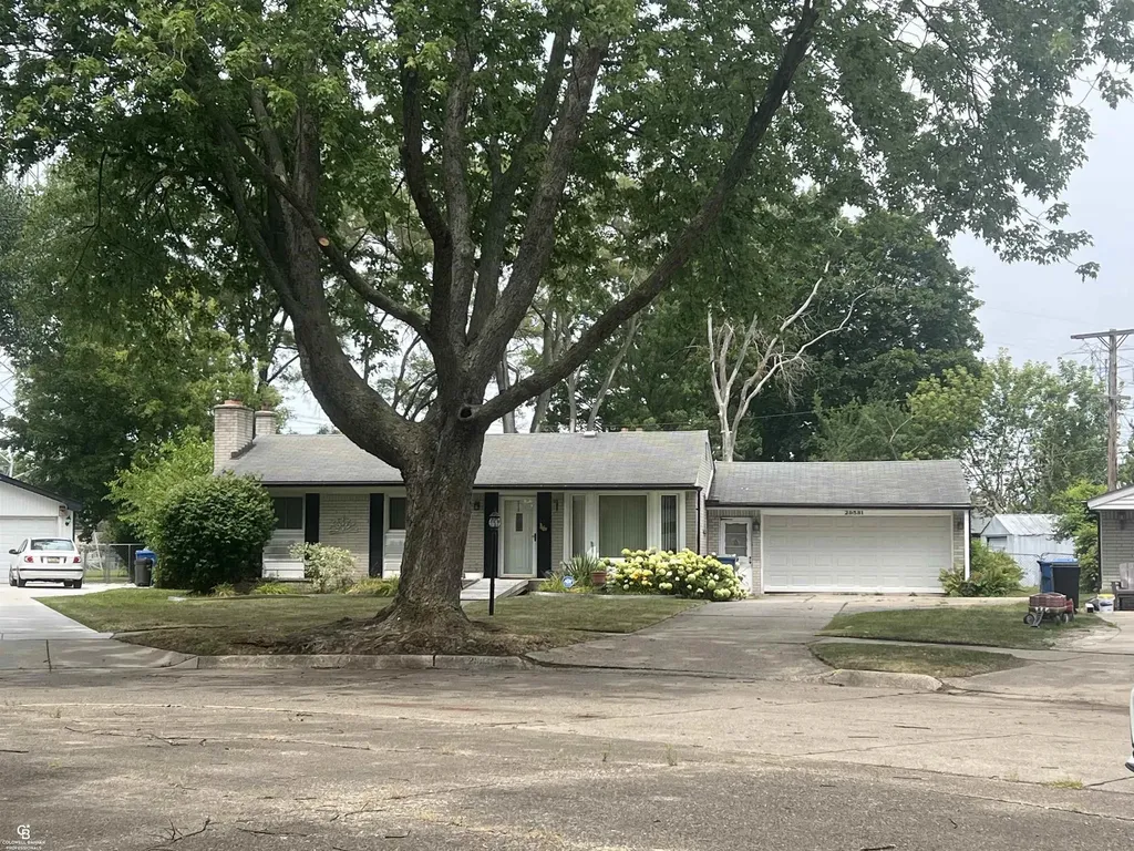 29581 Newport Drive Warren City MI 48088