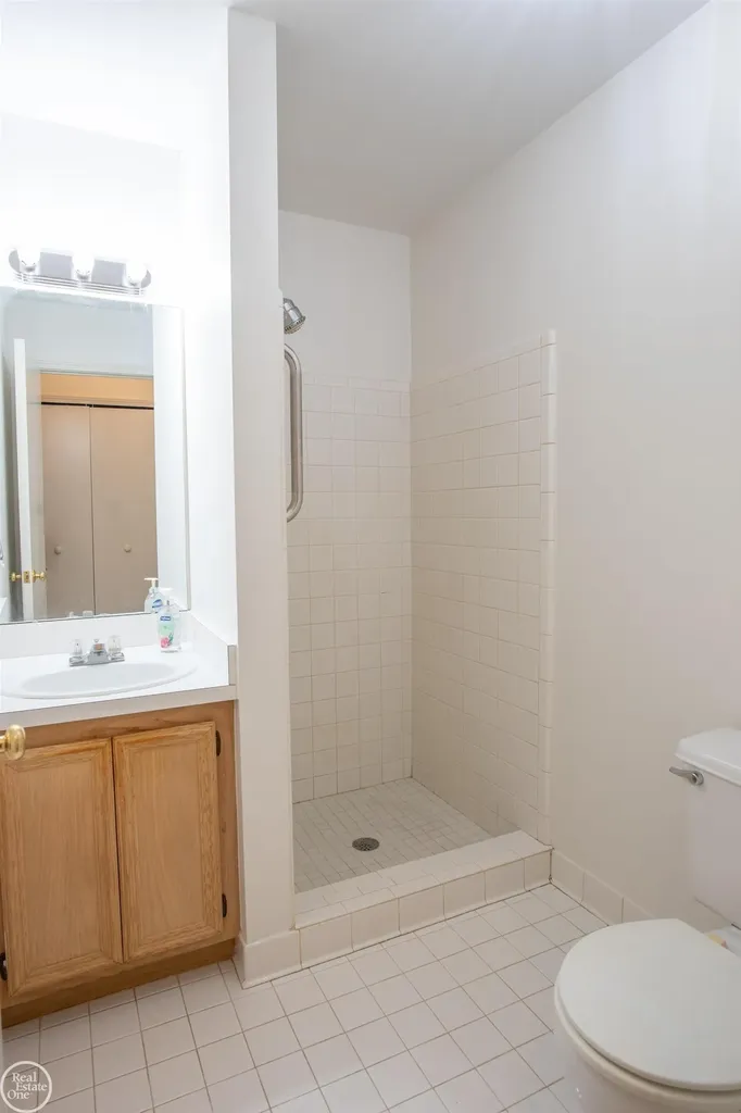 4255 John Paul Court Warren City MI 48091
