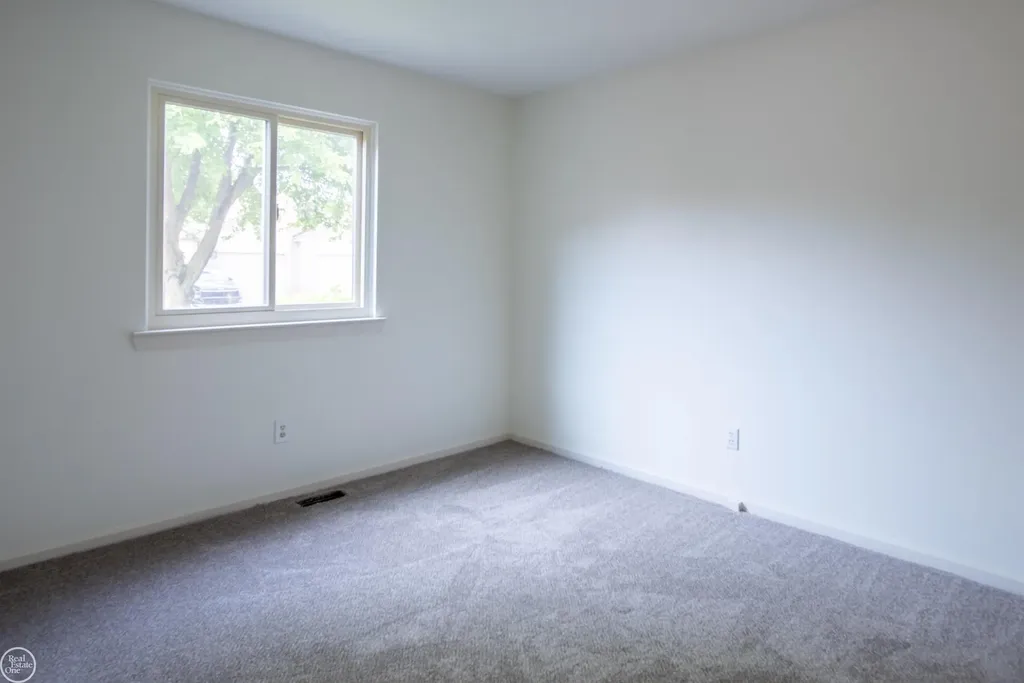 4255 John Paul Court Warren City MI 48091