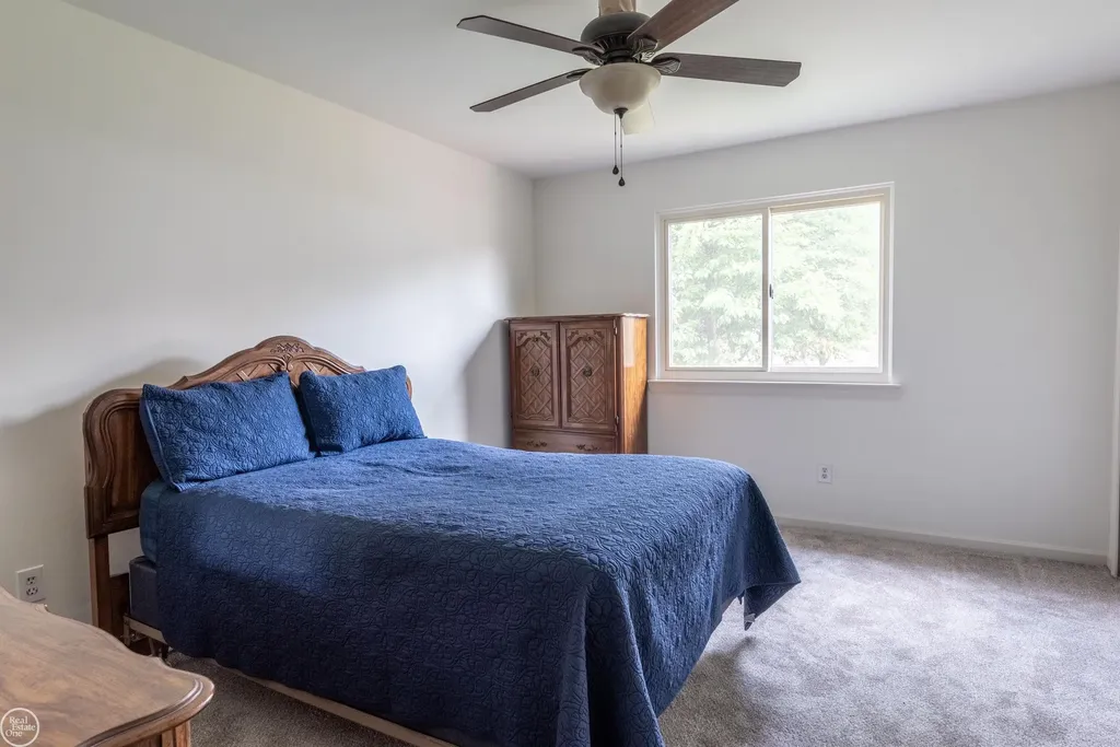 4255 John Paul Court Warren City MI 48091