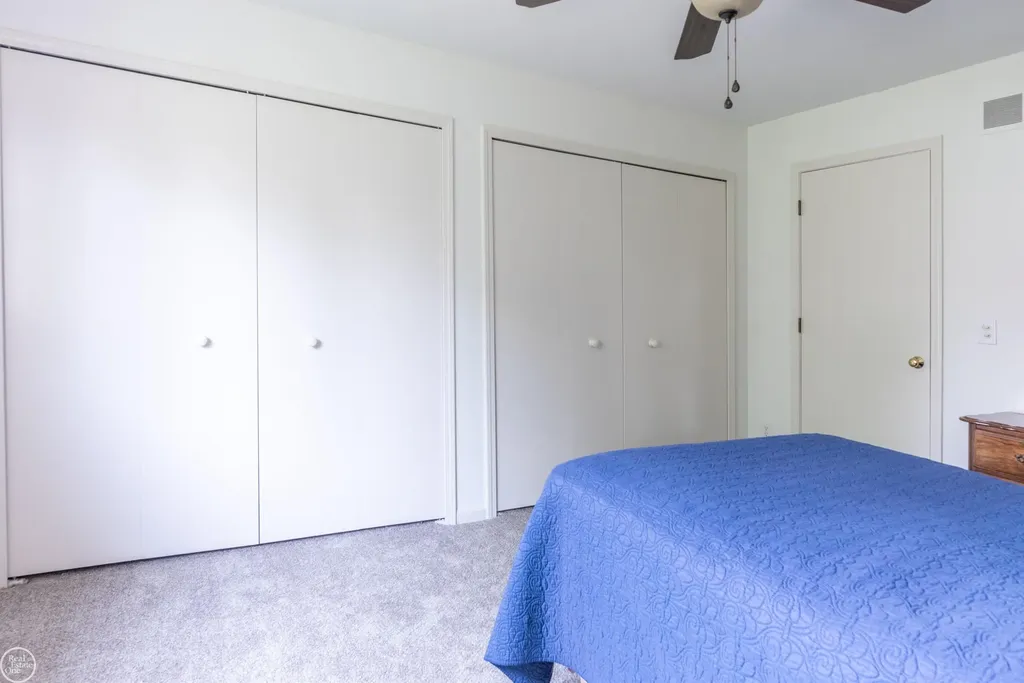 4255 John Paul Court Warren City MI 48091