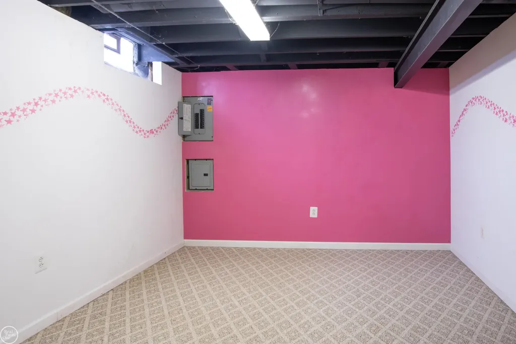 4255 John Paul Court Warren City MI 48091