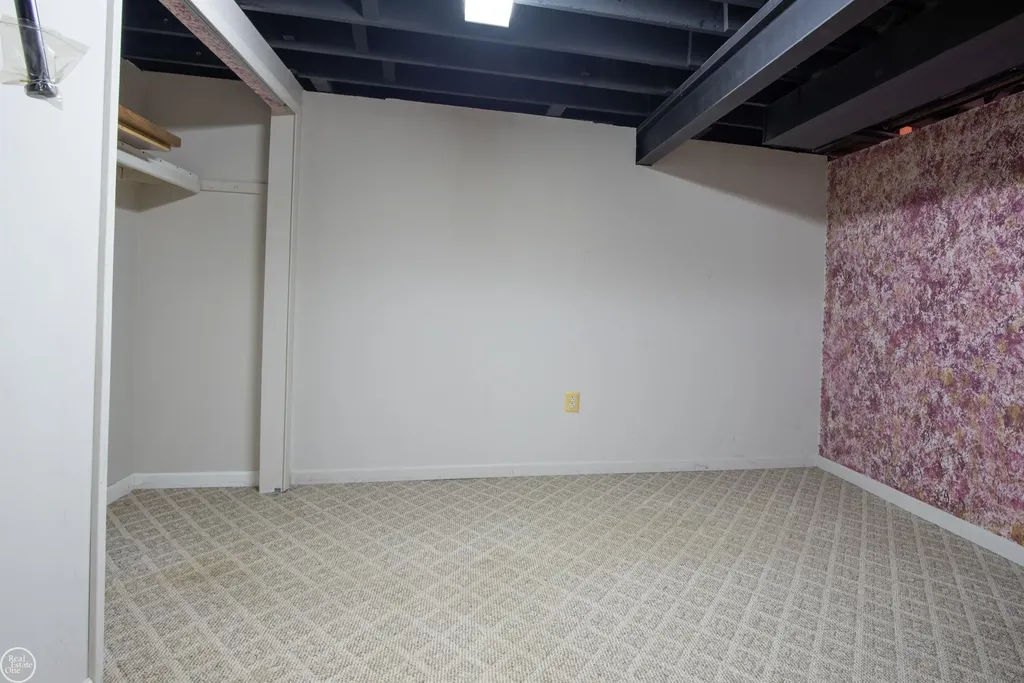 4255 John Paul Court Warren City MI 48091