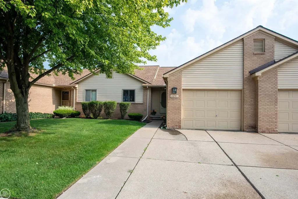 4255 John Paul Court Warren City MI 48091