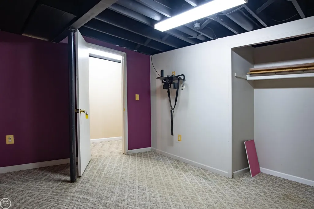 4255 John Paul Court Warren City MI 48091