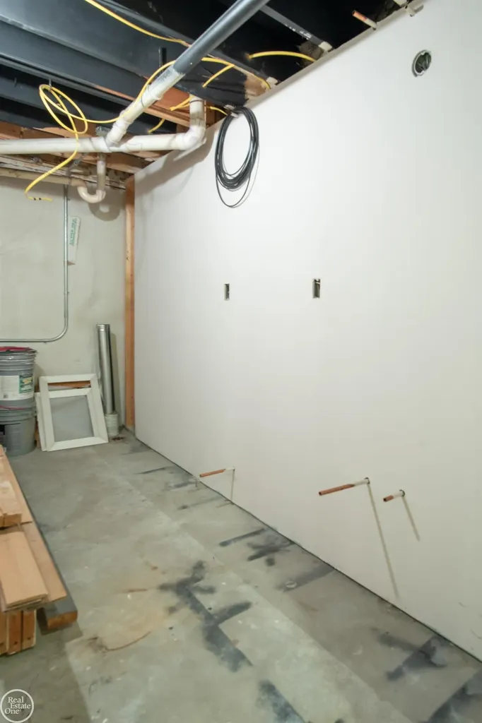 4255 John Paul Court Warren City MI 48091