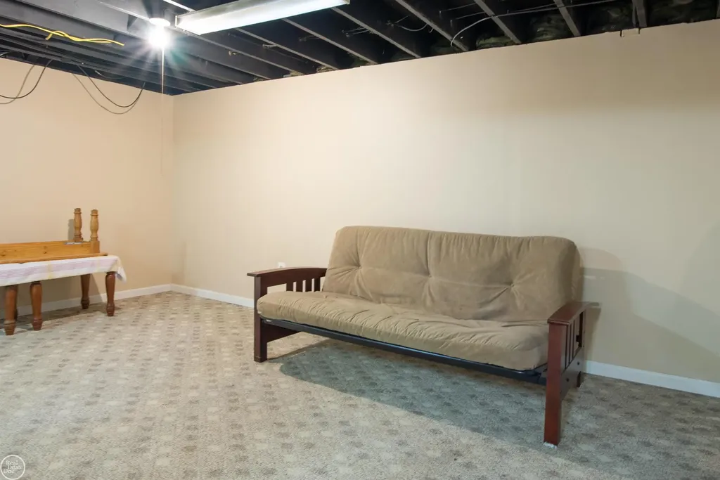 4255 John Paul Court Warren City MI 48091