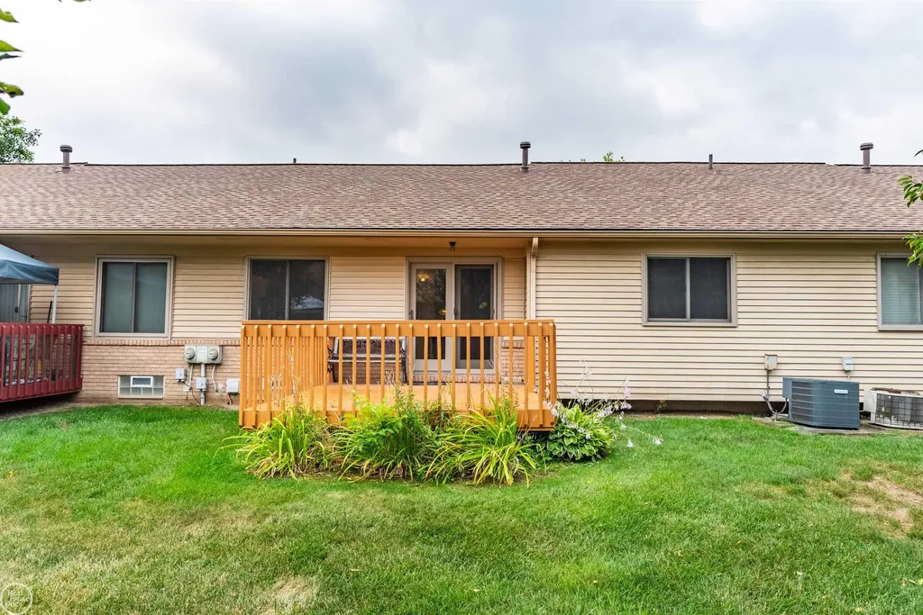 4255 John Paul Court Warren City MI 48091