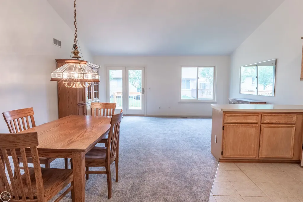 4255 John Paul Court Warren City MI 48091