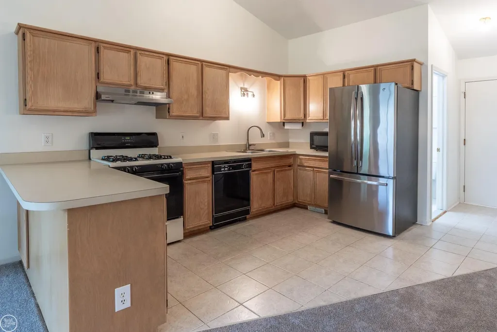 4255 John Paul Court Warren City MI 48091