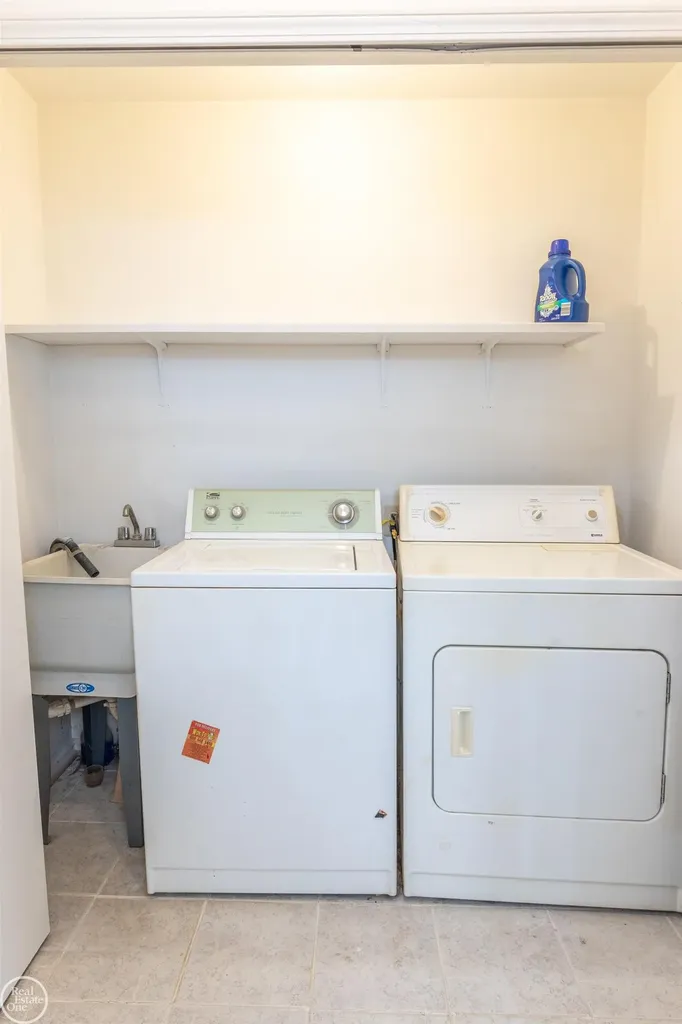 4255 John Paul Court Warren City MI 48091