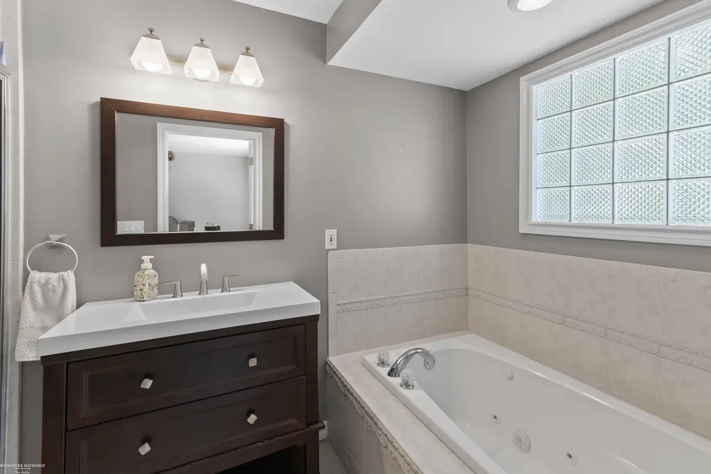 37259 Willow Creek Lane New Baltimore City MI 48047