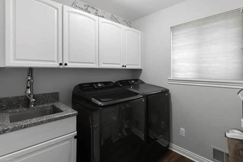37259 Willow Creek Lane New Baltimore City MI 48047