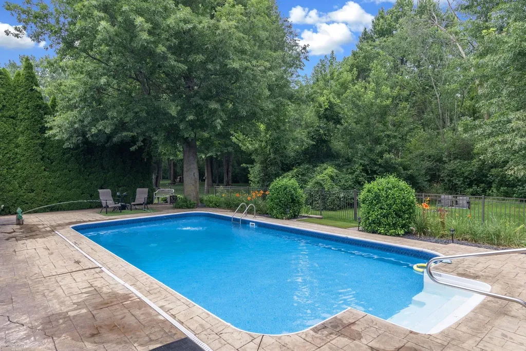 37259 Willow Creek Lane New Baltimore City MI 48047