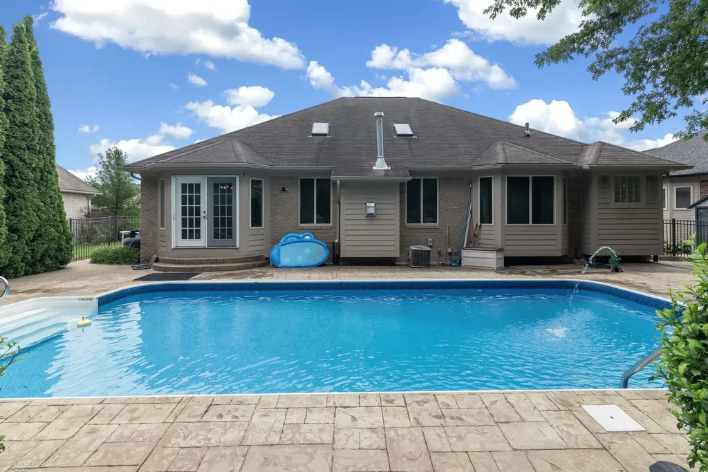 37259 Willow Creek Lane New Baltimore City MI 48047