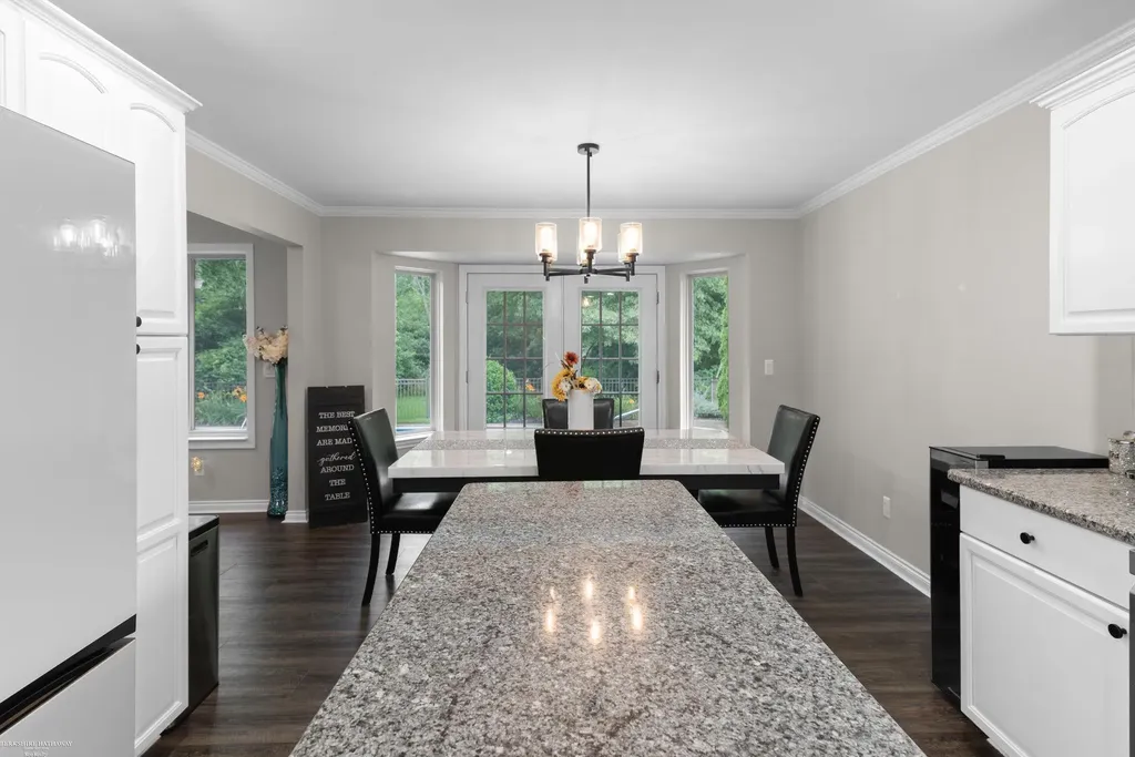 37259 Willow Creek Lane New Baltimore City MI 48047
