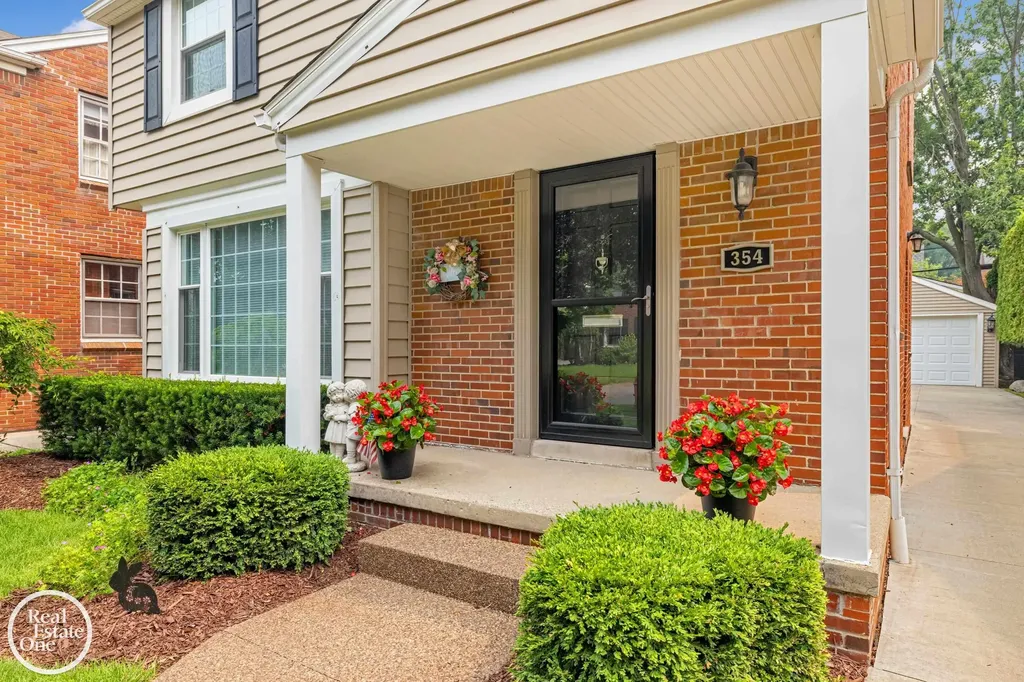 354 Mckinley Avenue Grosse Pointe Farms City MI 48236