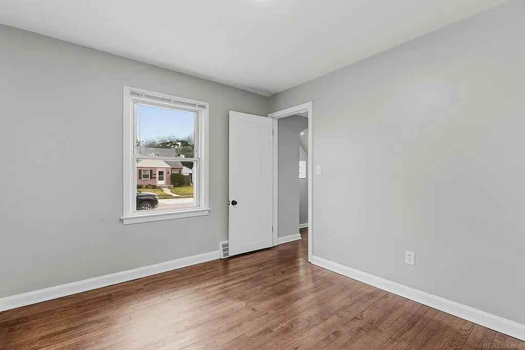 16213 Forest Avenue Eastpointe City MI 48021