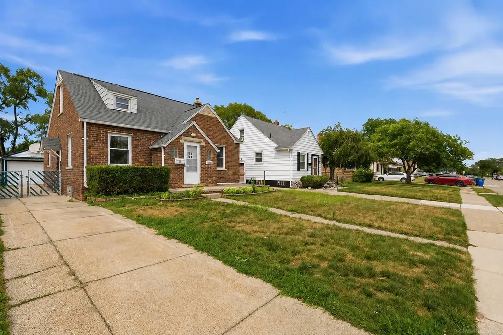 16213 Forest Avenue Eastpointe City MI 48021