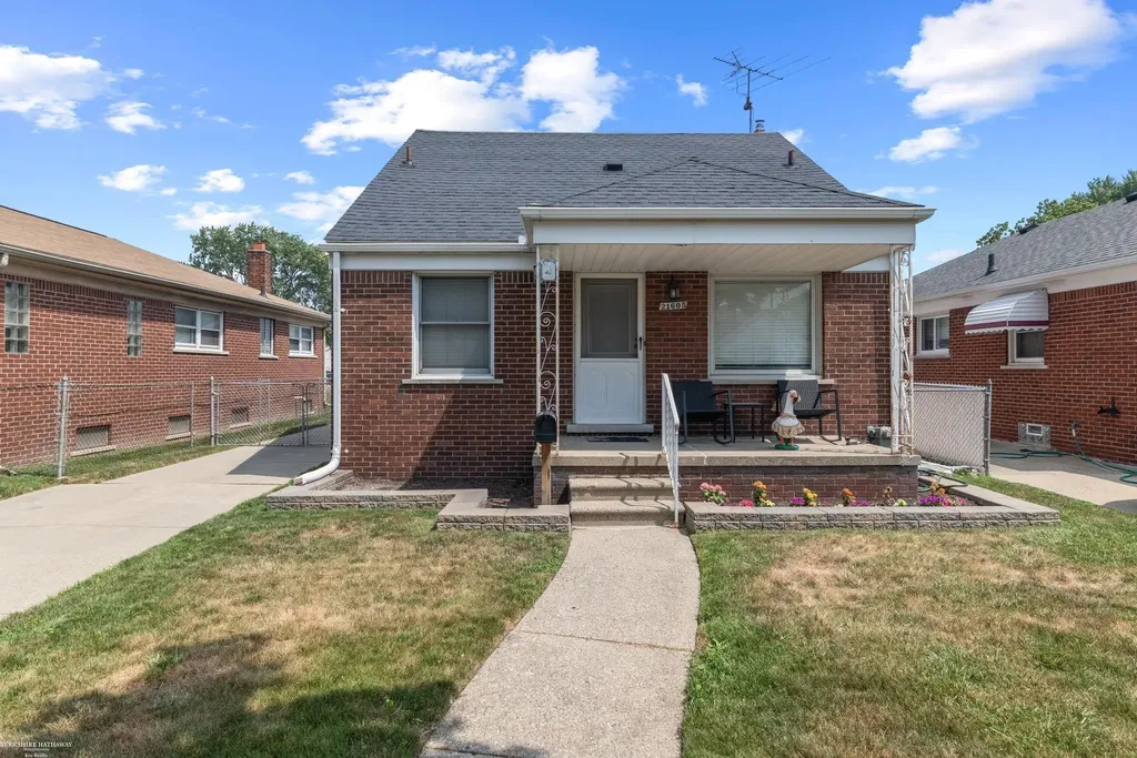 21605 Trombly Street St. Clair Shores City MI 48080