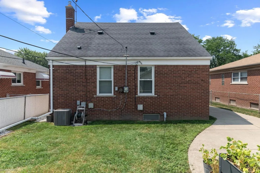 21605 Trombly Street St. Clair Shores City MI 48080