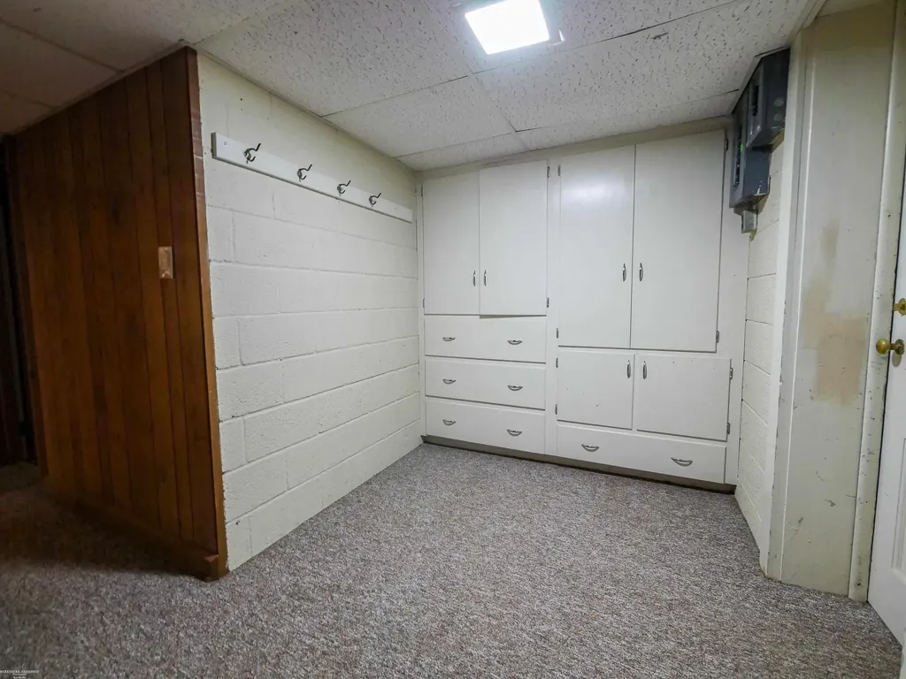 44850 Kemp Street Sterling Heights City MI 48314