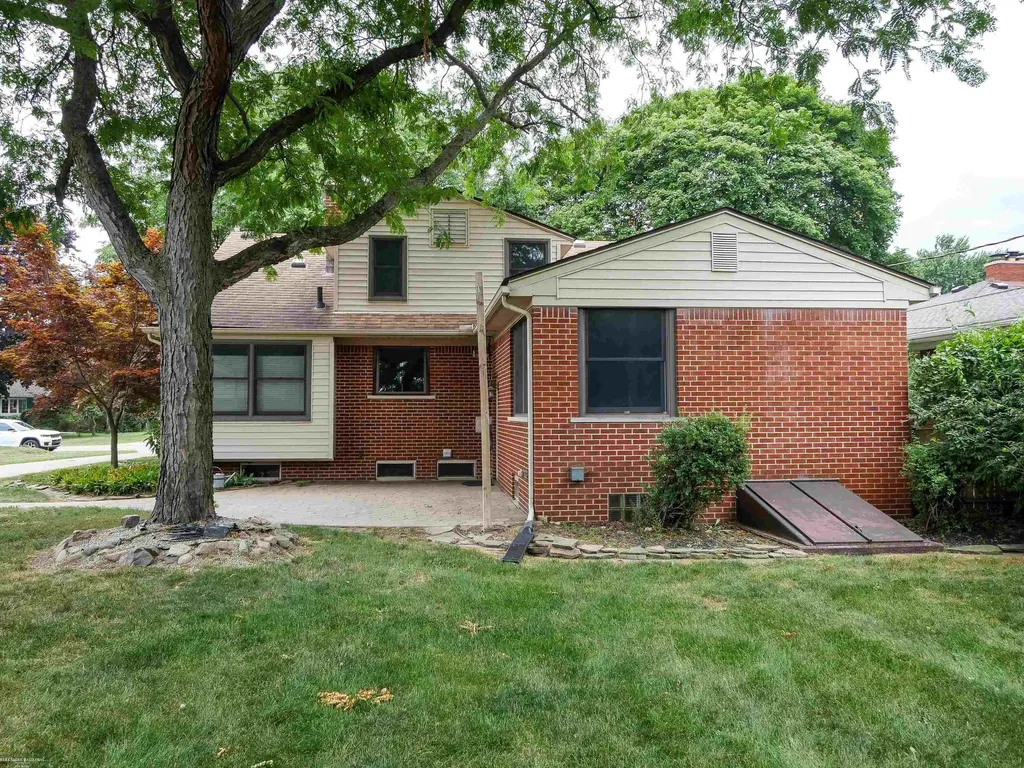 44850 Kemp Street Sterling Heights City MI 48314