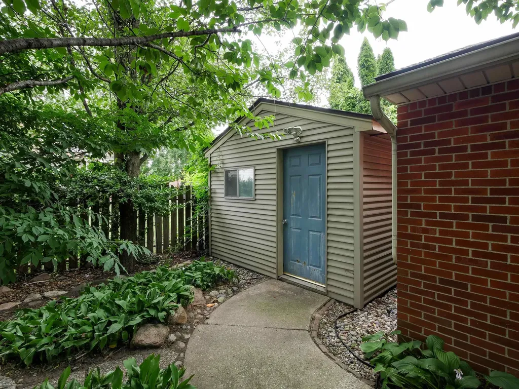 44850 Kemp Street Sterling Heights City MI 48314