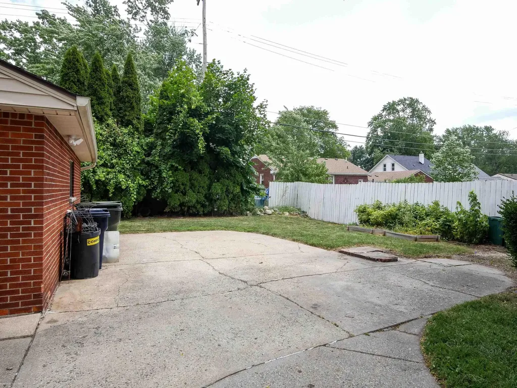 44850 Kemp Street Sterling Heights City MI 48314