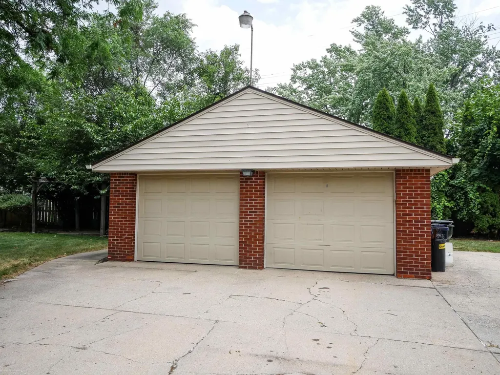 44850 Kemp Street Sterling Heights City MI 48314