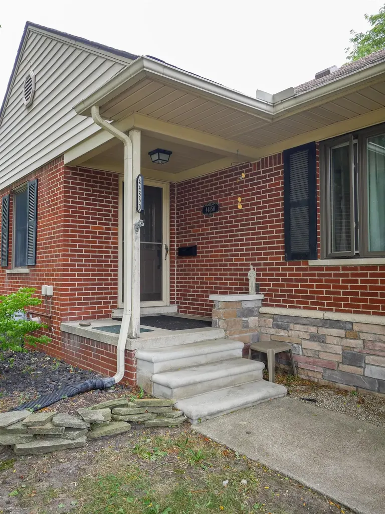 44850 Kemp Street Sterling Heights City MI 48314