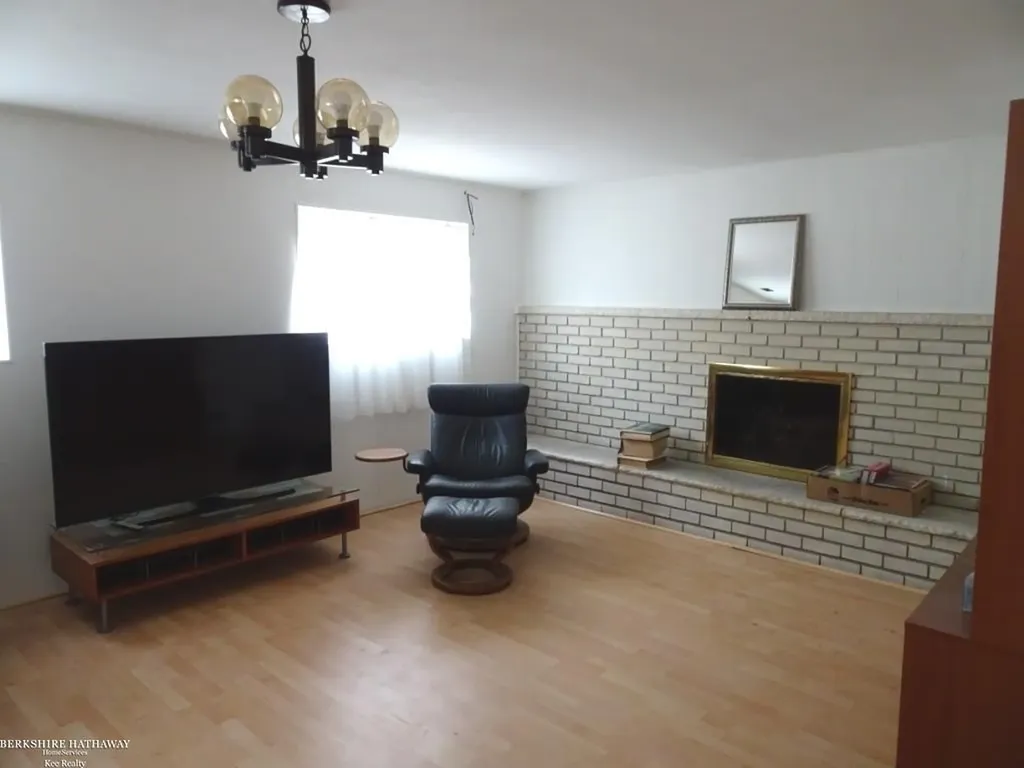 11027 Dill Court Sterling Heights City MI 48312