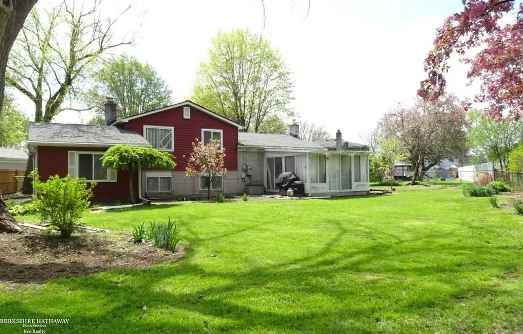 11027 Dill Court Sterling Heights City MI 48312
