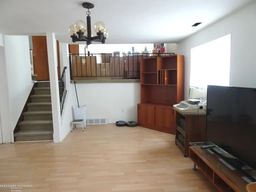 11027 Dill Court Sterling Heights City MI 48312