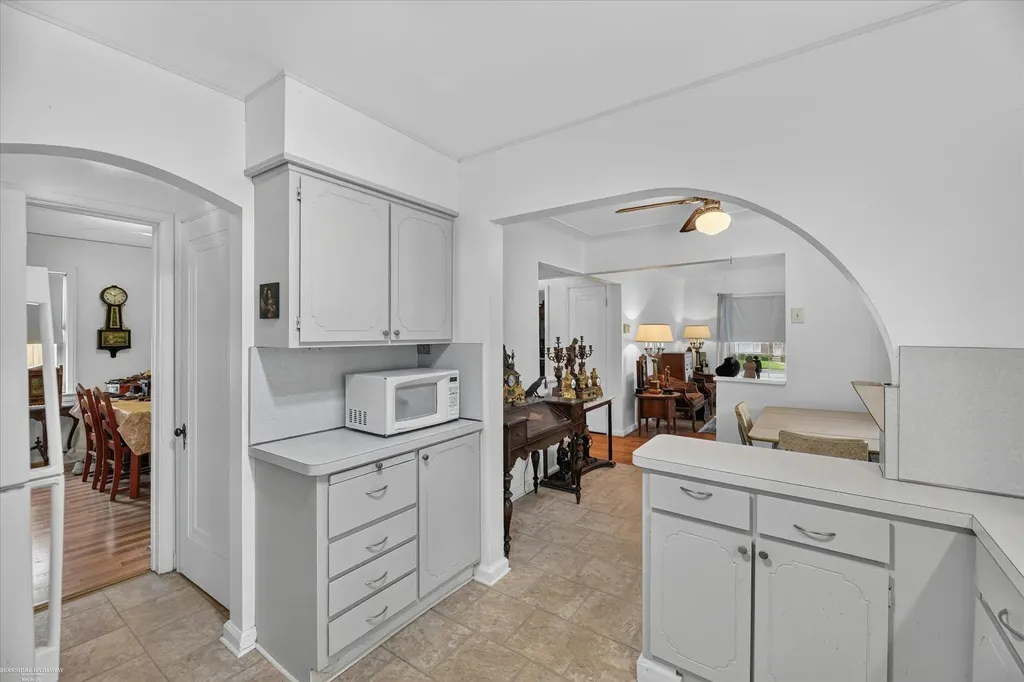 1114 Burlington Drive Mt. Clemens City MI 48043
